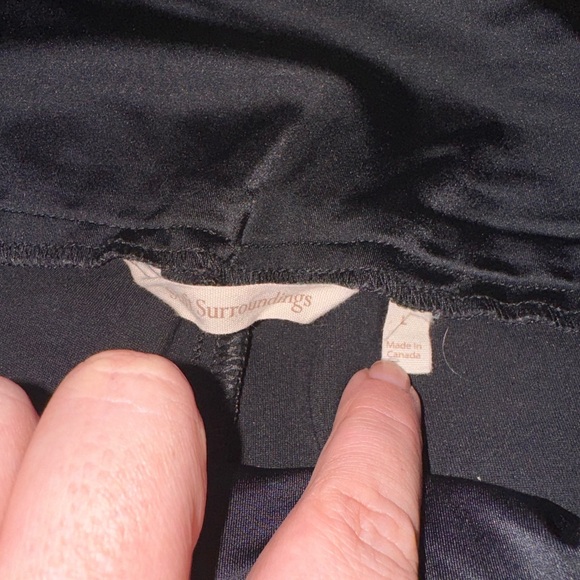 SOFT SURROUNDINGS Embossed Leggings, Size Large - Picture 9 of 10